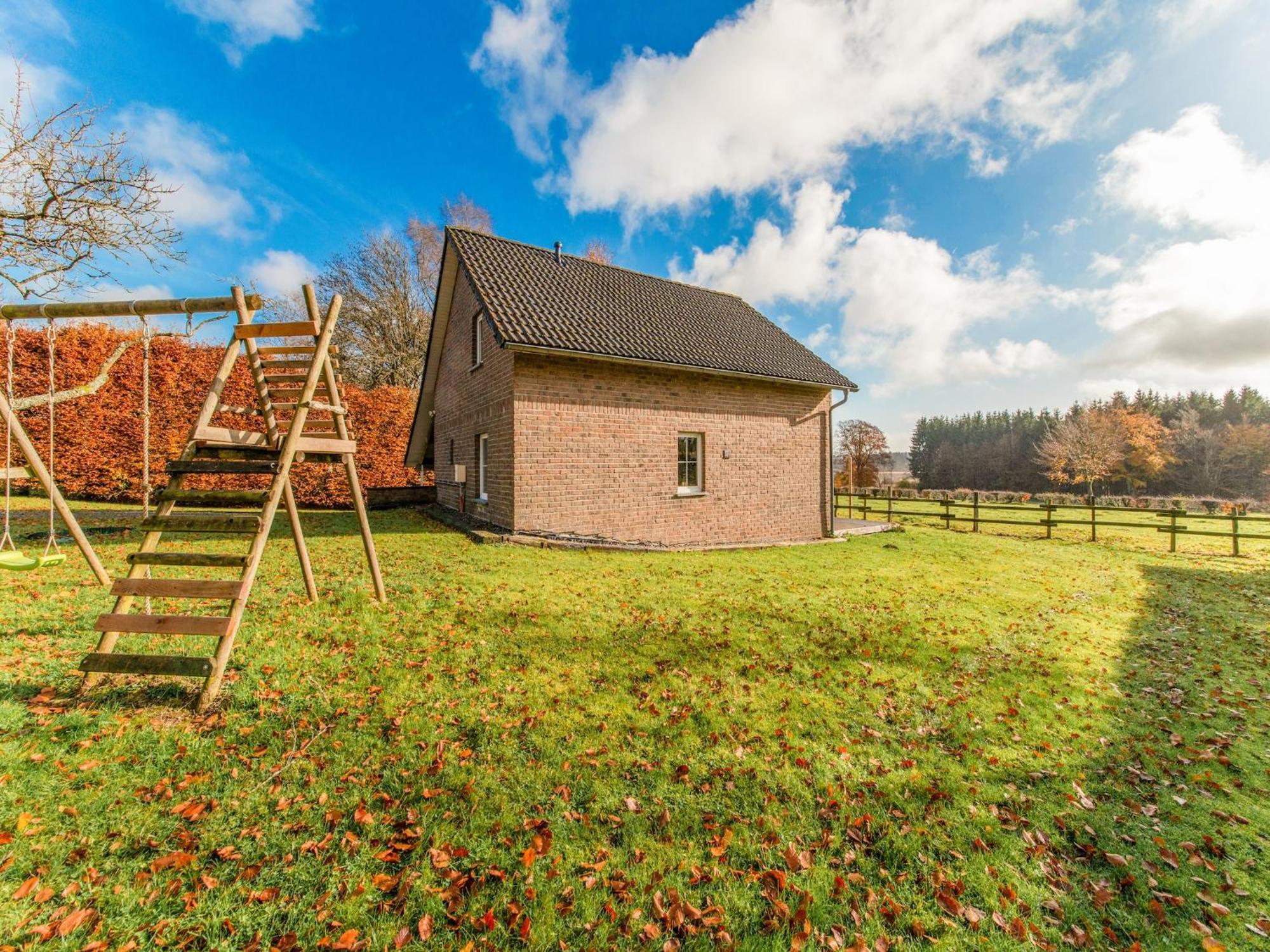 Picture Perfect Holiday Home In Sourbrodt With Garden Bbq 外观 照片